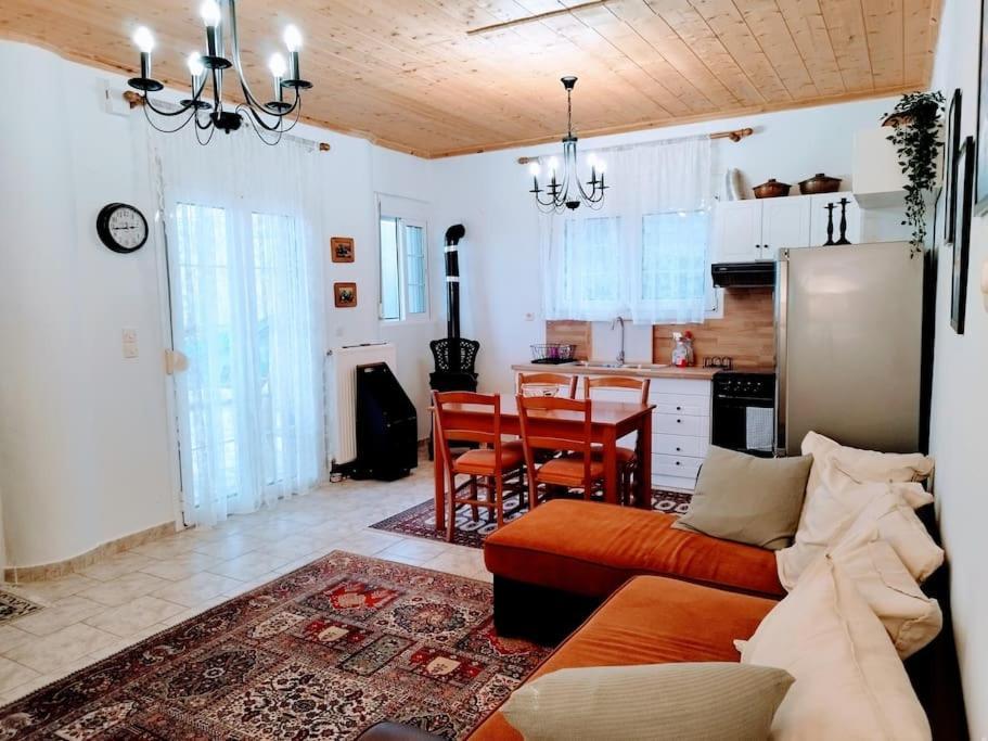 Cozy Cottage For 4 Lávdhas Eksteriør bilde