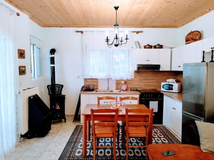 Cozy Cottage For 4 Lávdhas Eksteriør bilde