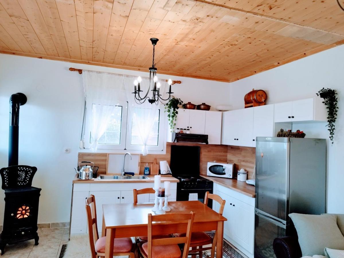 Cozy Cottage For 4 Lávdhas Eksteriør bilde